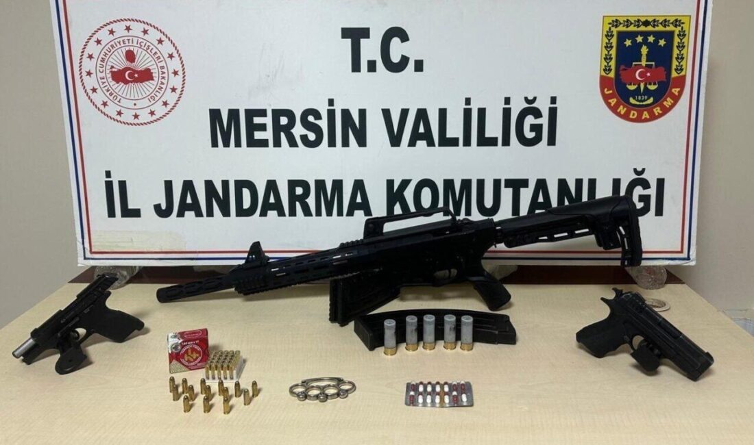 Mersin’de uyuşturucu ticareti yapan 6 kişi jandarma tarafından yakalandı Mersin'de jandarma, uyuşturucu ticareti yapan 6 şüpheliyi yakaladı. Tarsus, Silifke,