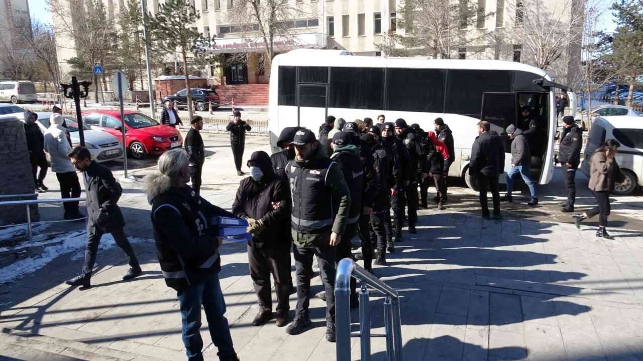 Erzurum'da gerçekleştirilen operasyonda, usulsüz kayıt yaparak devlete 2,1 milyon TL