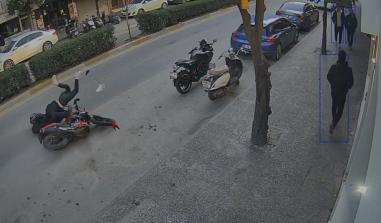 Aydın'ın Efeler ilçesinde, T.K. isimli genç kıza motosiklet çarptı. Olay,