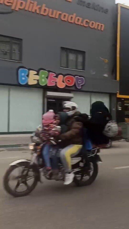 Bursa'nın Yıldırım ilçesinde 6 kişilik bir aile, motosiklete bindikleri anlar