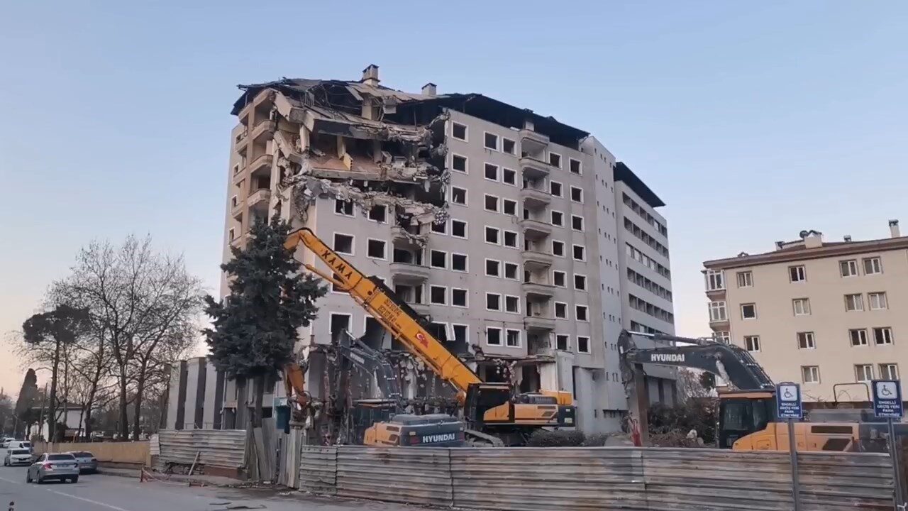 Bursa'nın Mudanya ilçesinde 32 yıllık bir iş merkezi ve konut