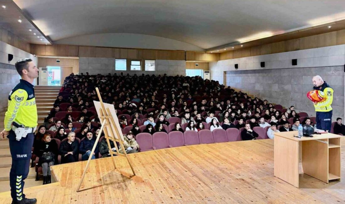 Muğla İl Jandarma Komutanlığı, öğrencilere trafik güvenliğiyle ilgili eğitimler veriyor.