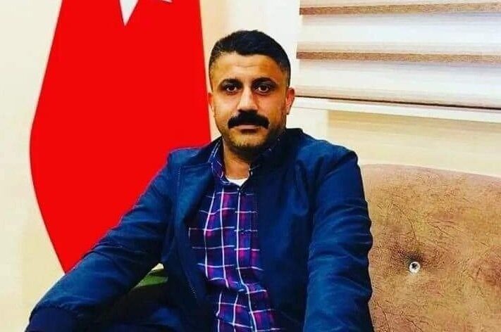 Viranşehir’de Muhtarı Vuran İki Şahsa Müebbet, Azmettiren Baba ve Kardeşe 24 Yıl Hapis Cezası Verildi Şanlıurfa'nın Viranşehir ilçesinde muhtar Behçet Şenbayram'ı öldüren Nadir Çamlıbel ve