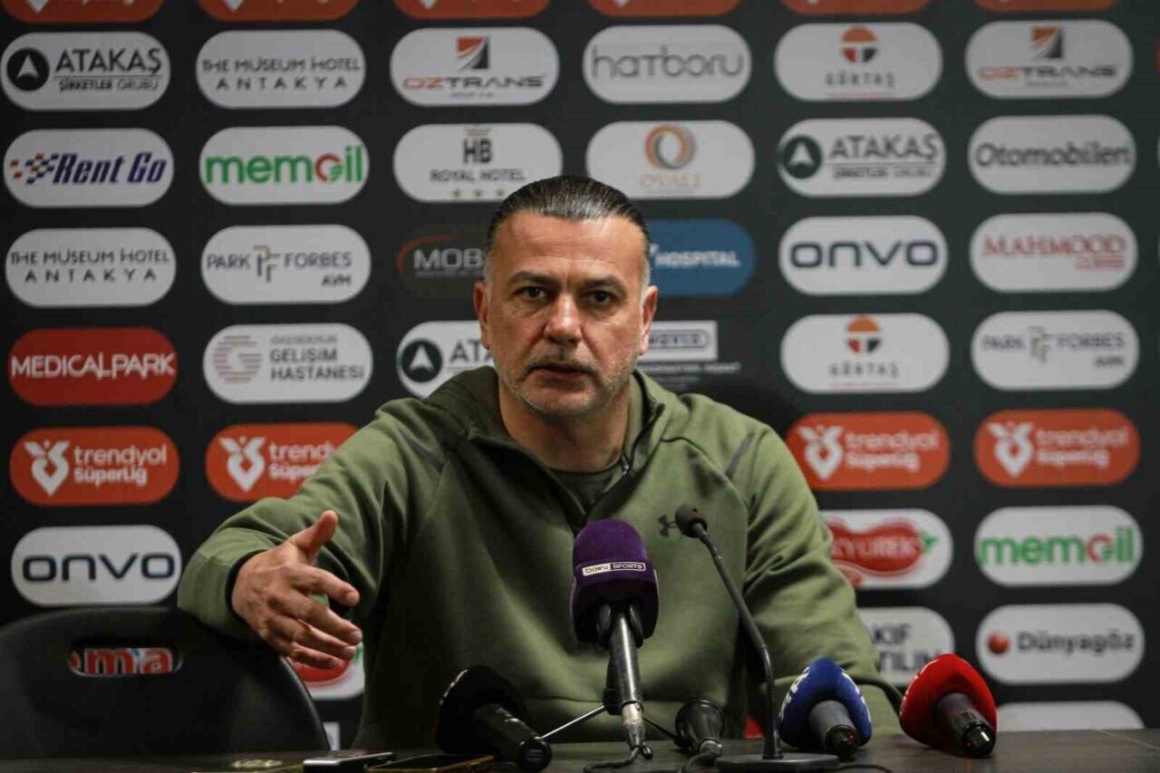 Atakaş Hatayspor Teknik Direktörü Murat Şahin, Antalyaspor karşısında 3-2 kaybettikleri