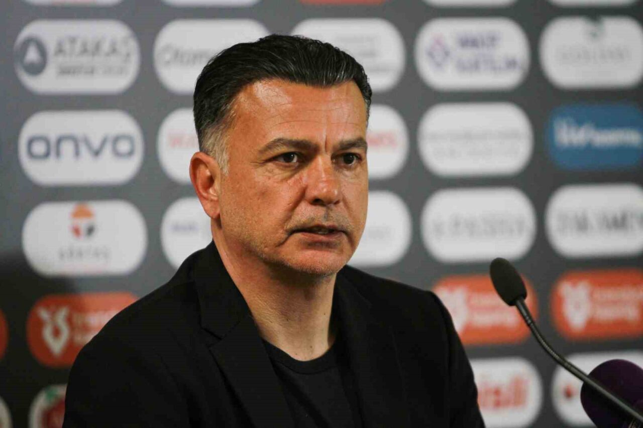 Atakaş Hatayspor Teknik Direktörü Murat Şahin, Corendon Alanyaspor'a karşı elde