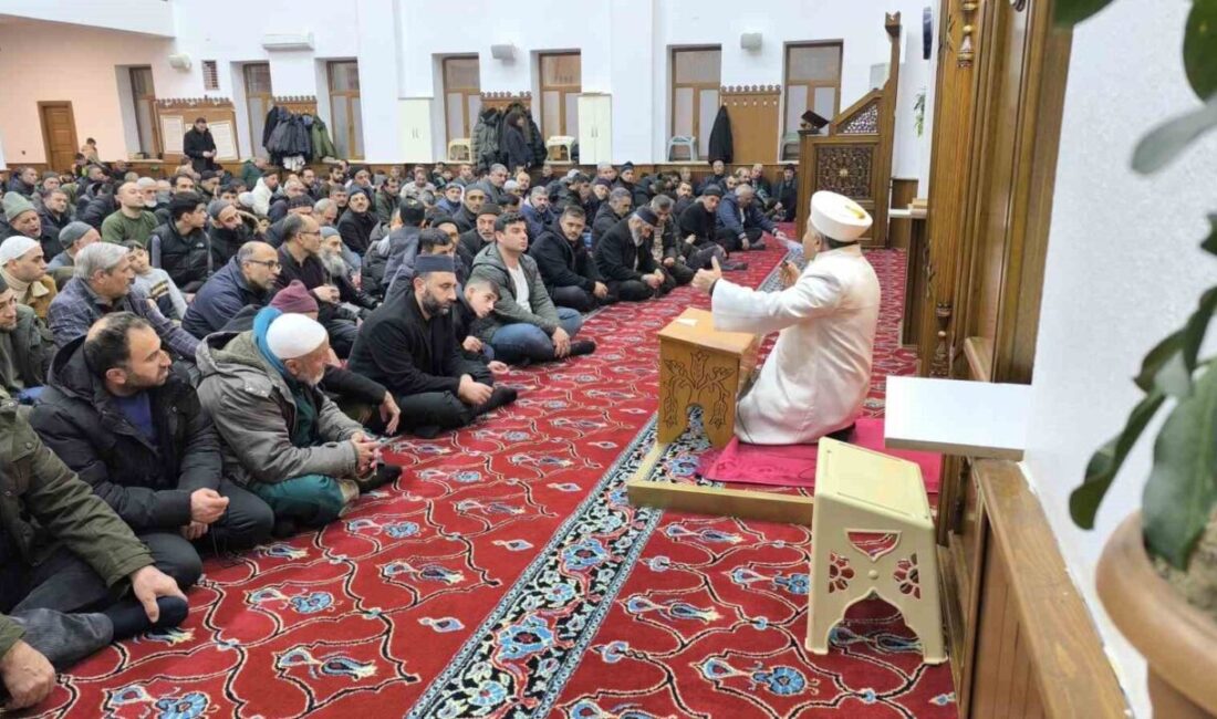 Berat Kandili’nde Muş’ta Camiler Dolu, Vatandaşlar Dua ve Kur’an ile Geceyi İhya Etti Ramazan ayının habercisi Berat Kandili'nde Muş'ta camiler doldu. Vatandaşlar Kur'an