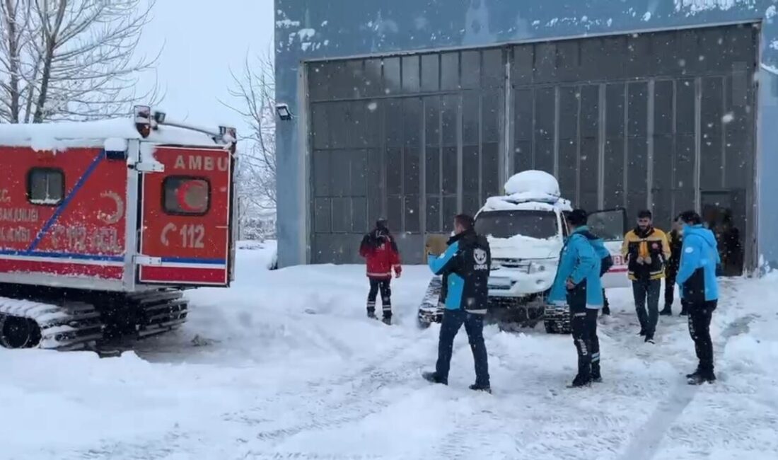 Karla Mücadele Ekipleri, Ağır Rahatsızlanan Seyfettin Akın’ı Tüten Köyü’nden Hastaneye Ulaştırdı Muş'taki Tüten köyünde rahatsızlanan 53 yaşındaki Seyfettin Akın, kar nedeniyle