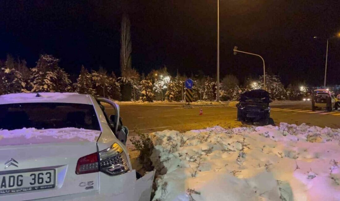 Nevşehir’de meydana gelen trafik kazasında 4 kişi yaralandı Nevşehir'de yaşanan trafik kazasında, Nazmi Kavas'ın kullandığı araç, kontrolsüz giren