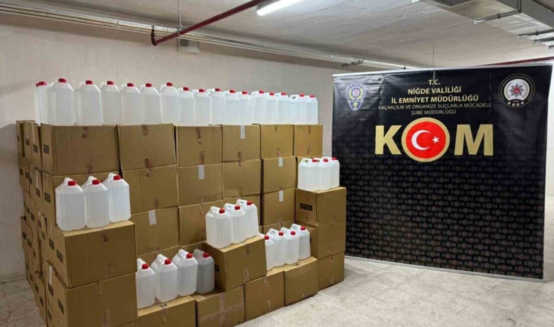 Niğde’de polis operasyonda 4 bin litre kaçak etil alkol ele geçirdi Niğde'de gerçekleştirilen bir operasyonla, Kaçakçılık ve Organize Suçlarla Mücadele Şube