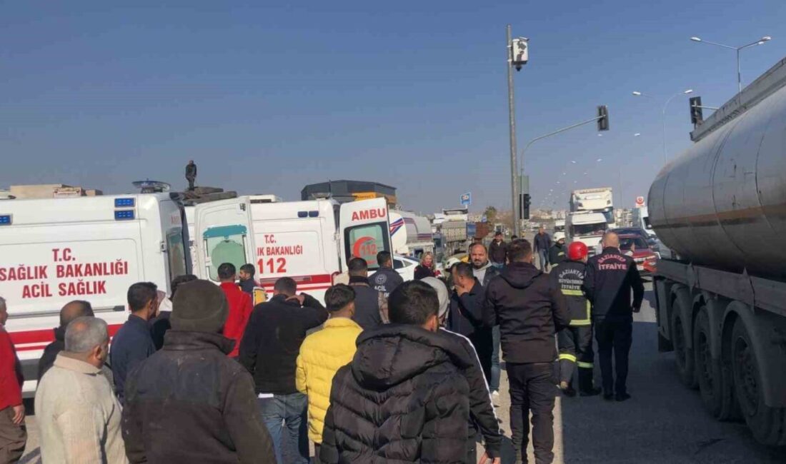 Nizip’te İki Araç Çarpıştı: 5 Yaralı Hastaneye Kaldırıldı Gaziantep'in Nizip ilçesinde iki aracın çarpışması sonucu 5 kişi yaralandı.