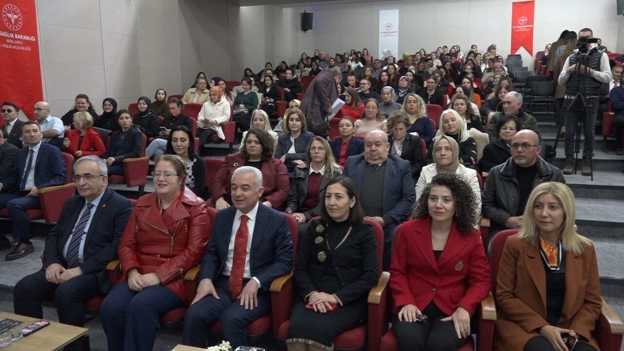 Sağlık Bakanlığı'nın "Normal Doğum Eylem Planı" kapsamında Kırklareli'nde düzenlenen panelde