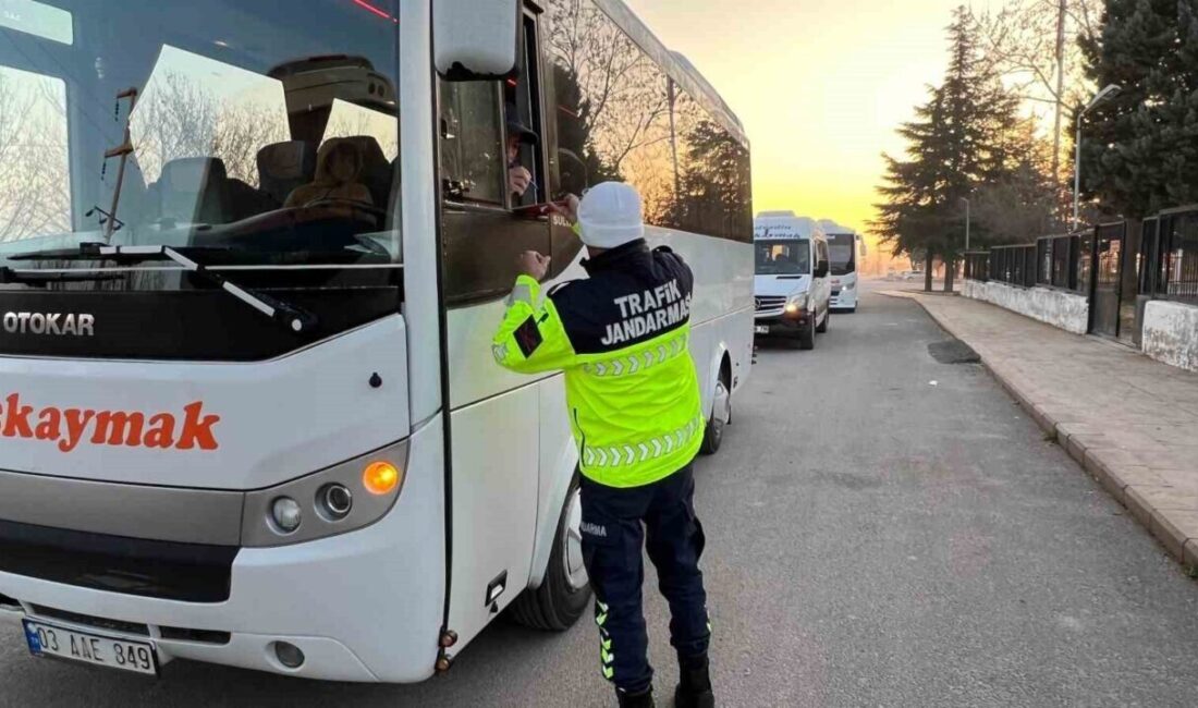 Afyonkarahisar’da Öğrenci Servis Araçlarına Yönelik Denetim Gerçekleştirildi Afyonkarahisar'da öğrenci taşımacılığına yönelik denetimler yapıldı. Bolvadin İlçe Jandarma Komutanlığı