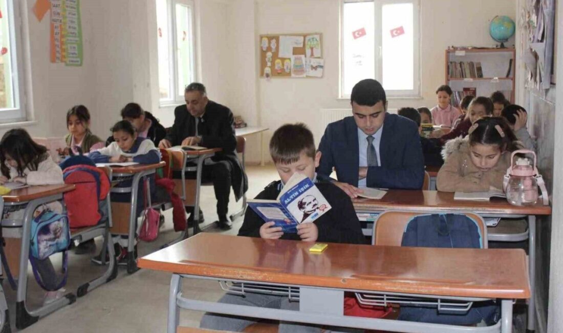 Osmaneli Kaymakamı, Öğrencilere Kitap Okuma Alışkanlığı Kazandırmak İçin Ziyaretlerde Bulundu Osmaneli Kaymakamı Abdüssamed Kılıç, Oğulpaşa Yeşilçimen Köyü İlkokulu'ndaki etkinlikte öğrencilere