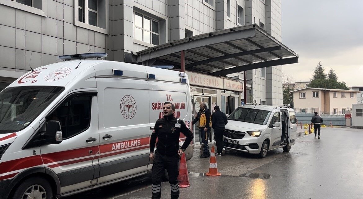 Bursa’nın Yıldırım ilçesinde bir ilkokulda öğretmeninin doğum günü kutlaması sırasında