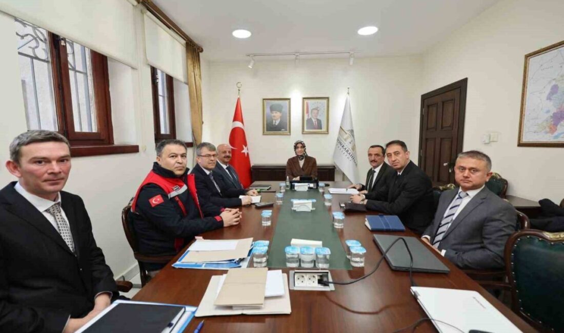 Afyonkarahisar’da Jeotermal Sera Tarımı İçin Kritik Toplantı Gerçekleştirildi Afyonkarahisar'da, Vali Doç. Dr. Kübra Güran Yiğitbaşı liderliğinde, Çay-Çobanlar-Bolvadin Jeotermal