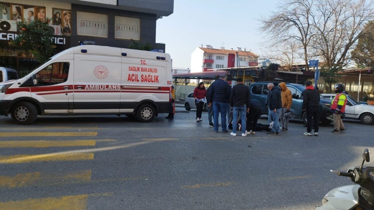 Aydın'ın Efeler ilçesinde otomobil ve motosikletin çarpışması sonucu motosiklet sürücüsü