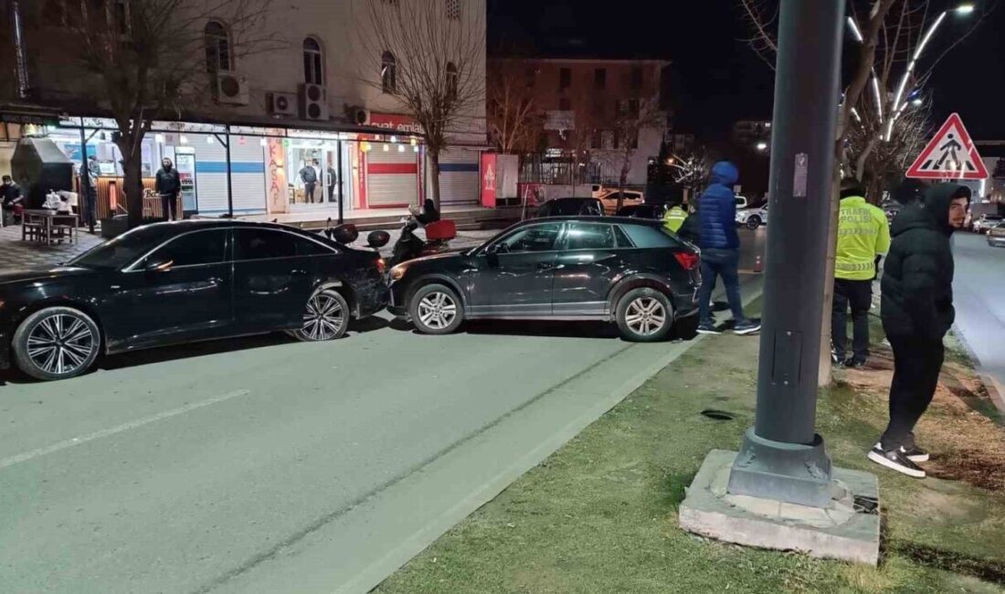 Batman’da kontrolden çıkan otomobil park halindeki araca çarptı, 1 kişi yaralandı Batman'da Belde Mahallesi'nde A.T. yönetimindeki otomobil, kontrolünü kaybederek park halindeki