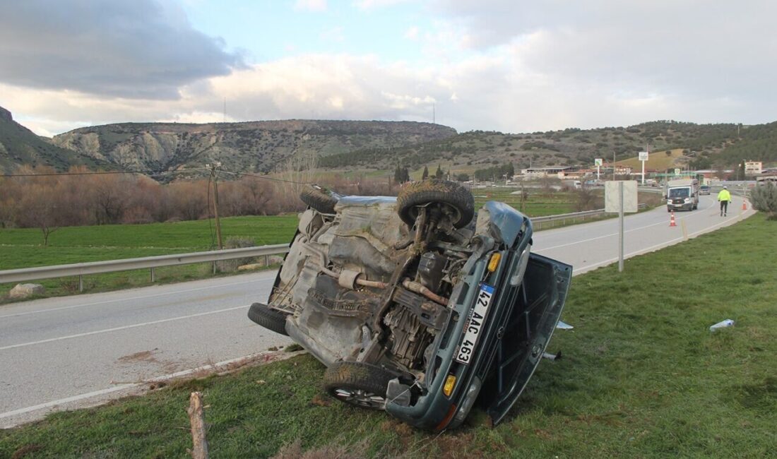 Kula’da Kontrolden Çıkan Araç Takla Attı: 3 Yaralı Manisa'nın Kula ilçesinde Hasan D. yönetimindeki otomobil takla attı, 3