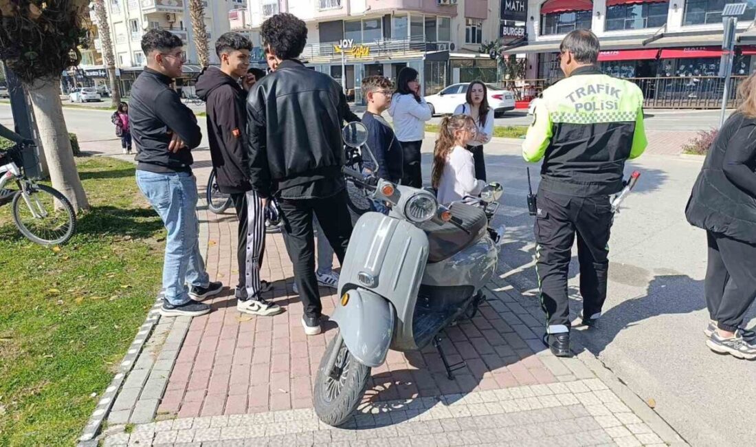 Antalya’da elektrikli bisiklet ile otomobil çarpıştı: Sürücü hafif yaralı Antalya'nın Manavgat ilçesinde, Medine Elman'ın kullandığı elektrikli bisiklet, Zehra Gubaş'ın