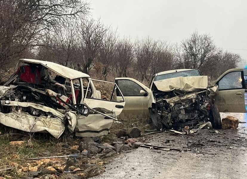 Kahramanmaraş’ta Trafik Kazasında 4 Kişi Hayatını Kaybetti, 6 Yaralı Var Kahramanmaraş'ın Pazarcık ilçesinde iki aracın çarpışması sonucu 4 kişi hayatını
