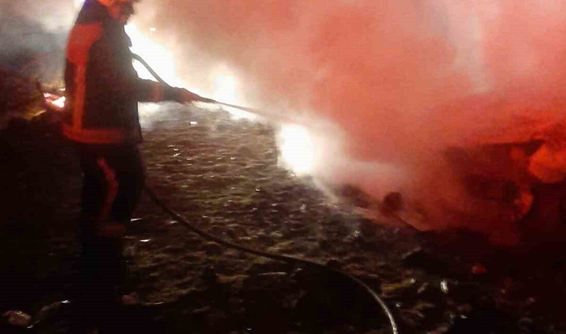 Tarsus’ta piknik dönüşünde kiralık araç alev alev yandı, yaralanan yok! Mersin'in Tarsus ilçesinde M.A. tarafından kullanılan kiralık bir araç, piknik