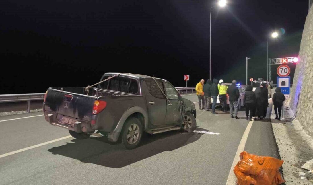Pirinkayalar Tüneli Çıkışında İki Araç Arasında Meydana Gelen Trafik Kazası Korkuya Neden Oldu Erzurum'da Pirinkayalar Tüneli çıkışında 25 LE 023 plakalı kamyonet ile