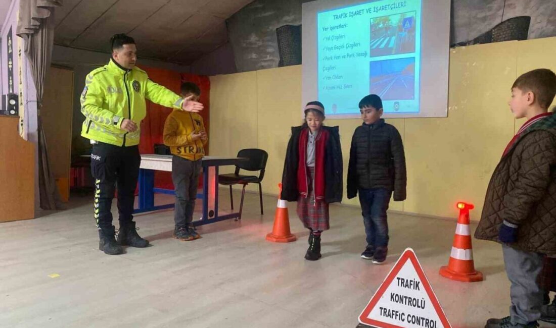 Oltu’da Polis, Çocuklara Trafik Güvenliği Eğitimi Verdi Erzurum'un Oltu ilçesinde, polis trafik güvenliği bilincini artırmak amacıyla 70