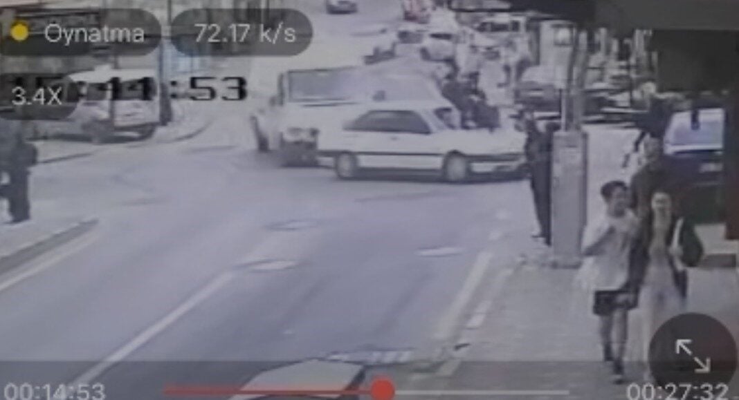 Kocaeli'nin Gebze ilçesinde, polis tarafından durdurulmaya çalışılan bir otomobil, motosiklete