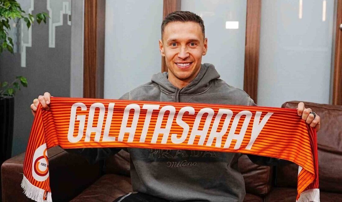Galatasaray, Polonyalı futbolcu Przemyslaw Frankowski’yi İstanbul’a transfer etti Galatasaray, Polonyalı futbolcu Przemyslaw Frankowski'yi transfer ederek İstanbul'a getirdi. Havalimanında