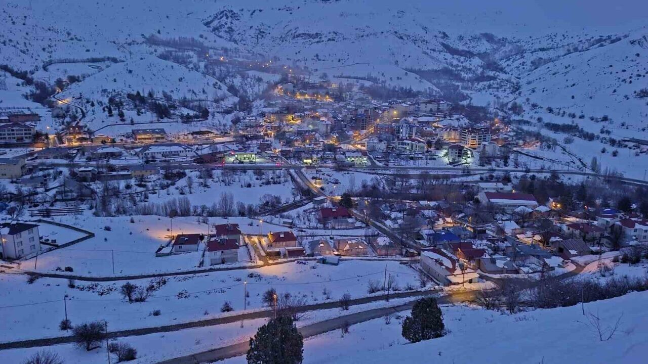 Tunceli'nin Pülümür ilçesinde yoğun kar yağışı dolayısıyla 6 Şubat 2025