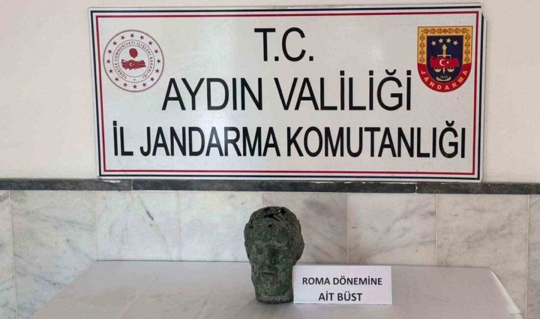 Kuyucak’ta Roma Dönemine Ait Büstü Satmaya Çalışan İki Kişi Yakalandı Aydın'ın Kuyucak ilçesinde, tarihi Roma büstünü 20 bin dolara satmaya
