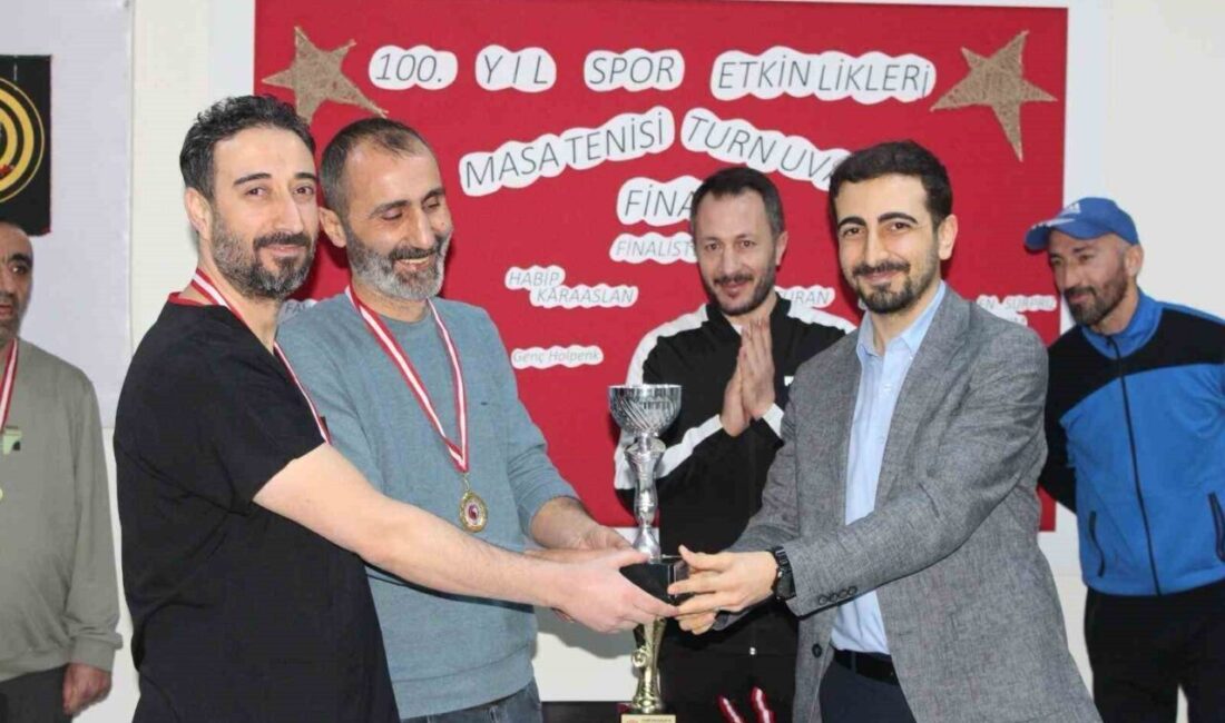 Elazığ’da Ruh ve Sinir Hastalıkları Hastanesi’nde 100. yıl anısına masa tenisi turnuvası düzenlendi Elazığ Ruh ve Sinir Hastalıkları Hastanesi'nin 100. yılı anısına düzenlenen