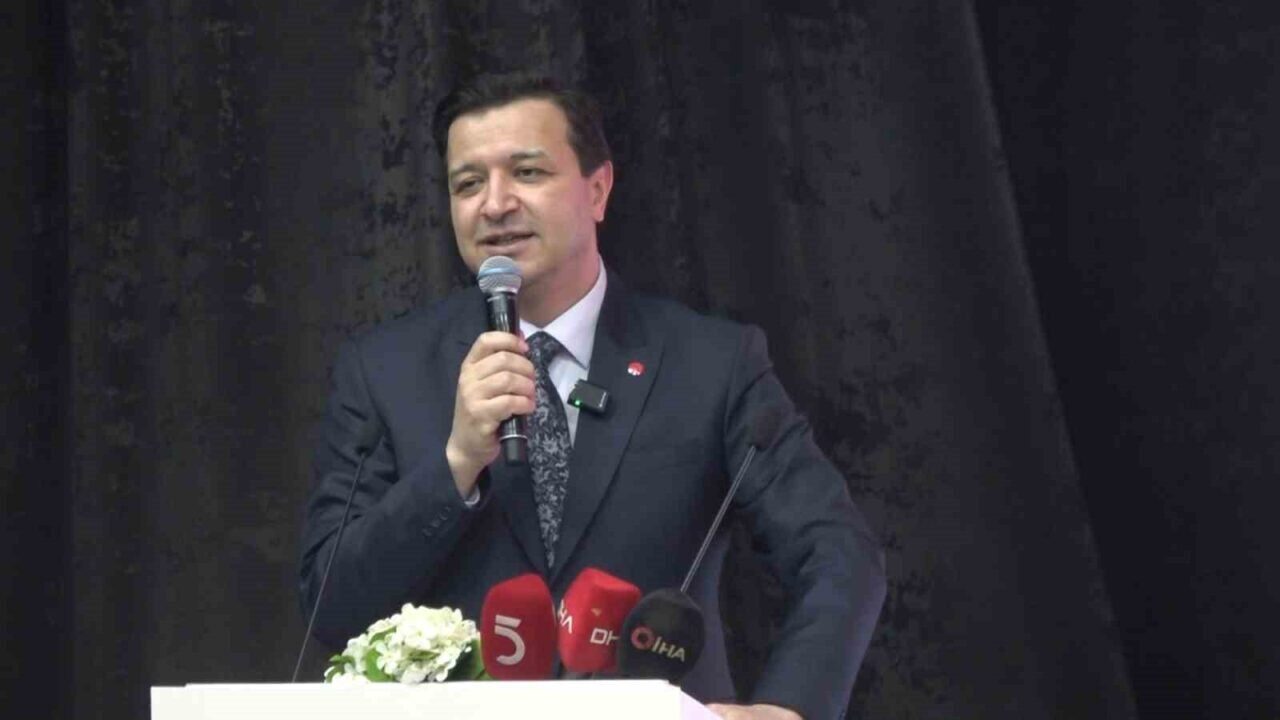 Saadet Partisi Genel Başkanı Mahmut Arıkan, Yalova'daki olağan kongresinde, Gazze'deki