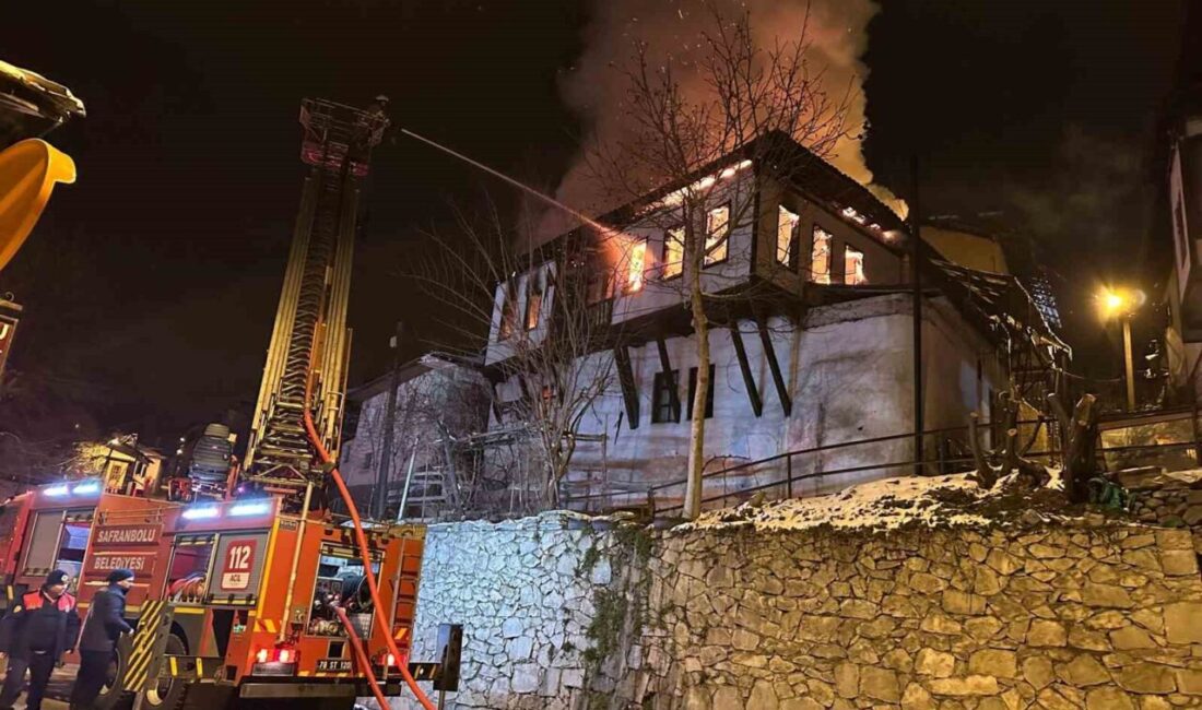 Safranbolu’daki 150 Yıllık Tarihi Konağın Yangında Zarar Görmesi Sonrası İnceleme Başlatıldı Karabük'ün Safranbolu ilçesinde 150 yıllık bir konak, sabah saatlerinde çıkan