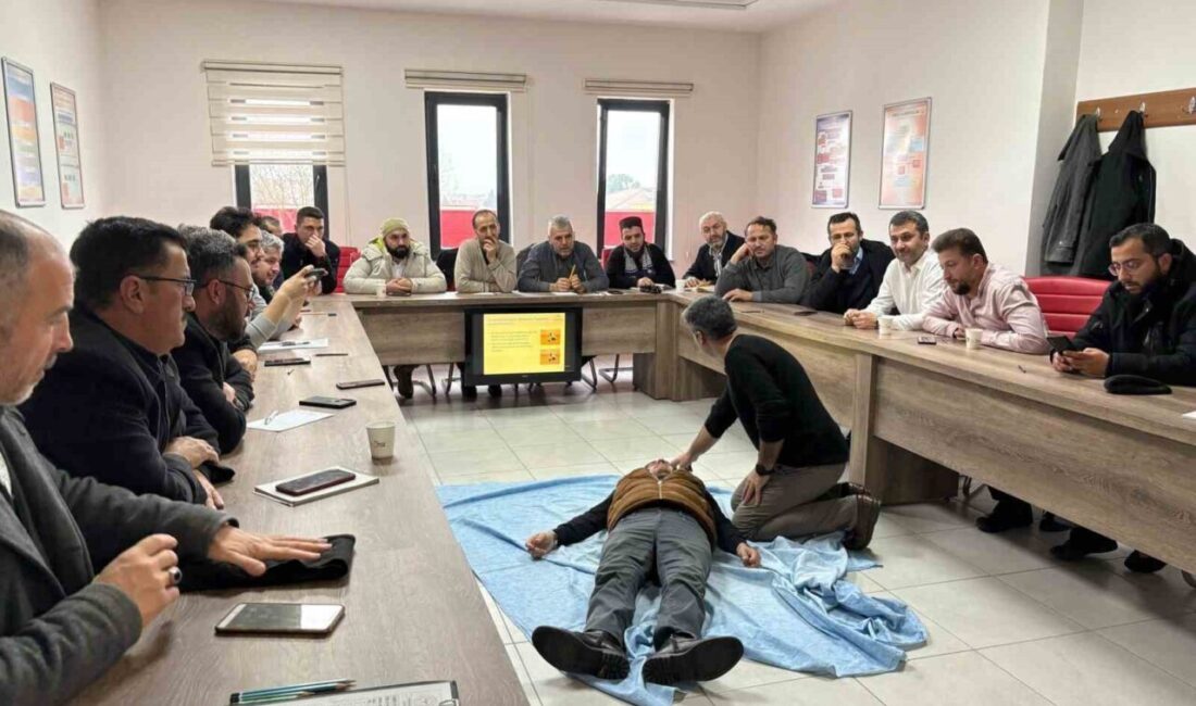 Düzce’de Diyanet Arama ve Kurtarma Derneği Üyelerine Temel İlk Yardım Eğitimi Verildi Düzce Sağlık Müdürlüğü, Diyanet Arama ve Kurtarma Derneği (DİYAK) üyelerine