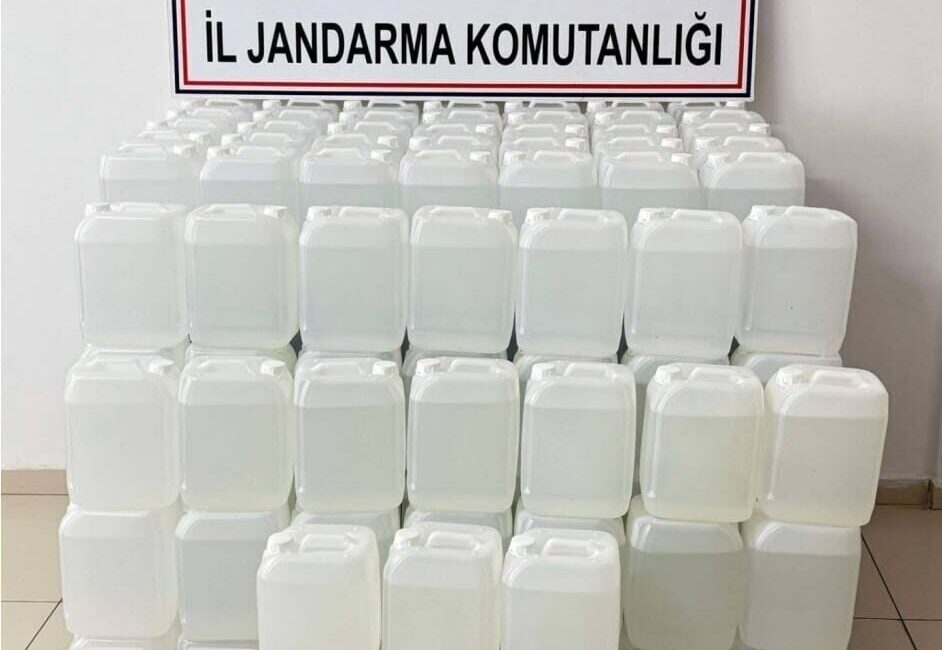 Niğde’de gerçekleştirilen sahte alkol operasyonunda 470 litre etil alkol ele geçirildi Niğde'de jandarma, sahte alkolle mücadele kapsamında operasyon düzenledi. 470 litre