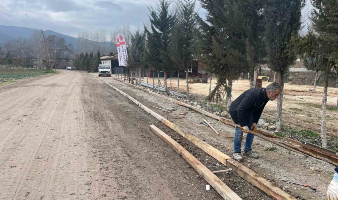 Osmaneli’nde Sakarya Nehri Yürüyüş Yolunun Gölpark’a Uzatılması İçin Çalışmalar Başladı Osmaneli'nde Sakarya Nehri yürüyüş yolunun Gölpark'a uzatılması için çalışmalar başladı.