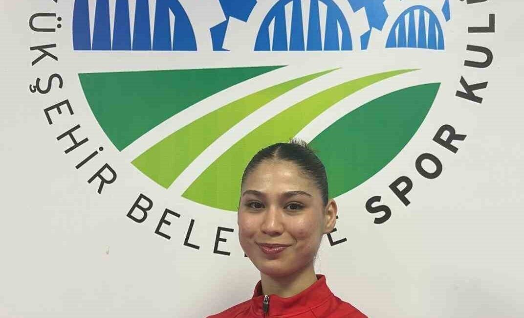 Zümra Rezzan İm, Karadağ’da Ay Yıldızlı forma ile mücadele edecek Sakarya Büyükşehir Belediyesi Spor Kulübü'nün karate sporcusu Zümra Rezzan İm,