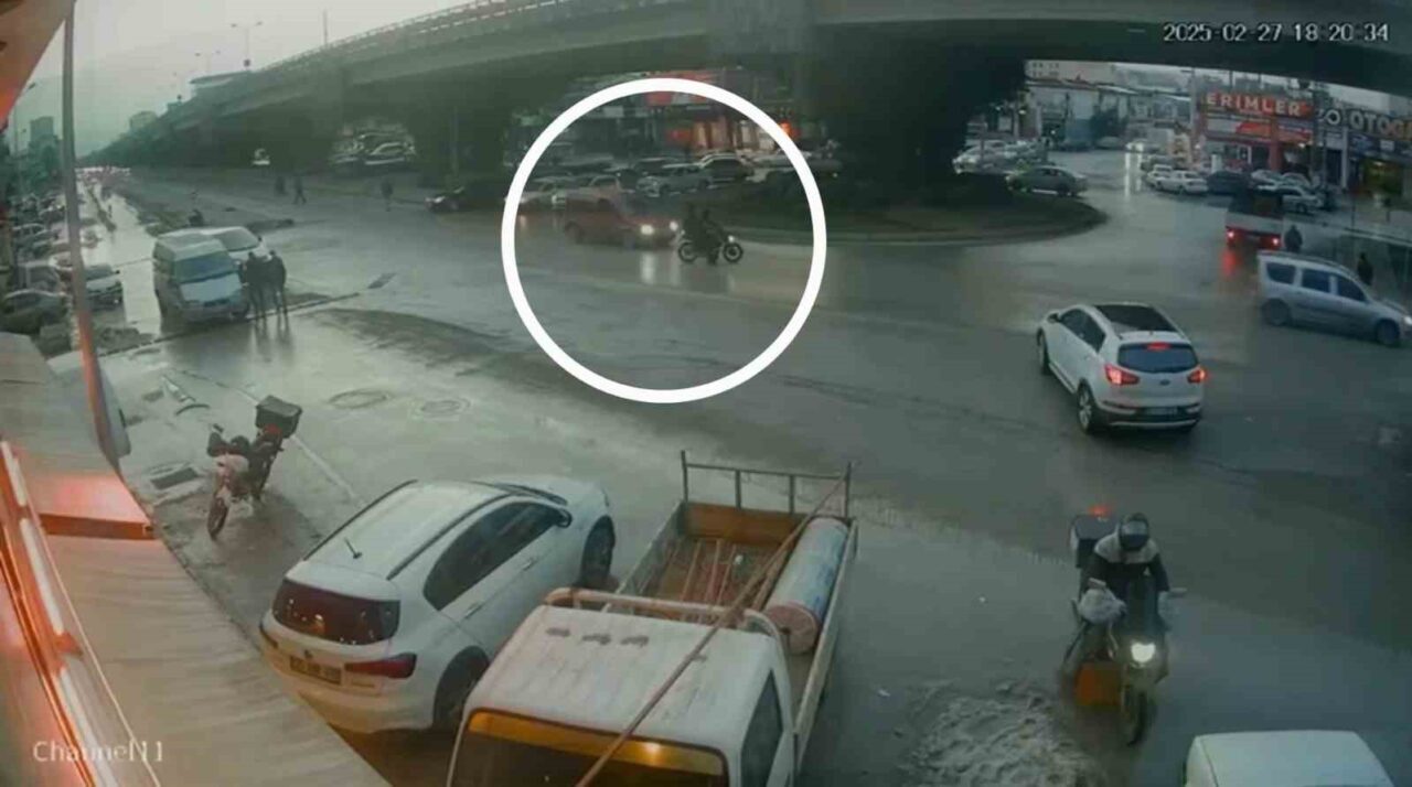Samsun'un Canik ilçesinde hafif ticari araç ve motosikletin çarpışması sonucu