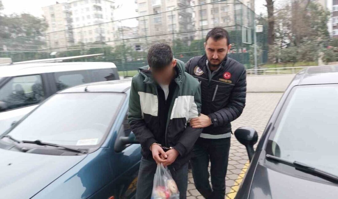 Samsun’da uyuşturucu ticareti yapma suçu nedeniyle gözaltına alınan kişi adliyeye gönderildi. Samsun'da uyuşturucu madde ticareti yapan Y.E.Ö. gözaltına alındı. İl Emniyet