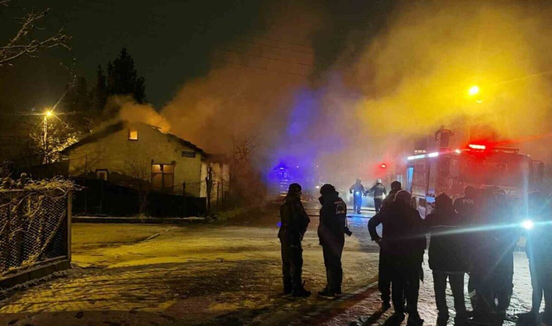 Samsun’da yangın felaketi: Tek katlı ev kullanılamaz hale geldi Samsun Terme'de gece saatlerinde bir tek katlı evde çıkan yangında