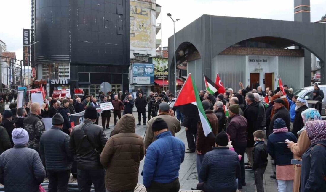 Samsun’da Cuma namazı sonrası toplanan vatandaşlar, İsrail’in Filistin’e yönelik soykırımını