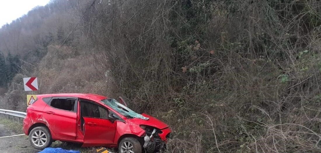 Karabük’te kontrolden çıkan otomobilin devrilmesi sonucu sürücüsü hayatını kaybetti Karabük’ün Yenice ilçesinde Alparslan Ç. (51) yönetimindeki otomobil, kontrolden çıkarak