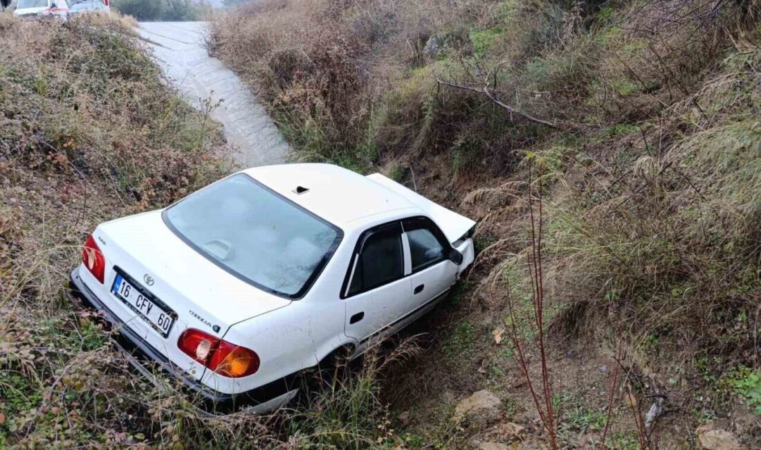 Çanakkale’deki trafik kazasında 1 kişi yaralandı, sürücü hastaneye kaldırıldı Çanakkale'nin Ayvacık ilçesinde Alaattin Erkul'un kullandığı otomobil, yağış nedeniyle Nusratlı