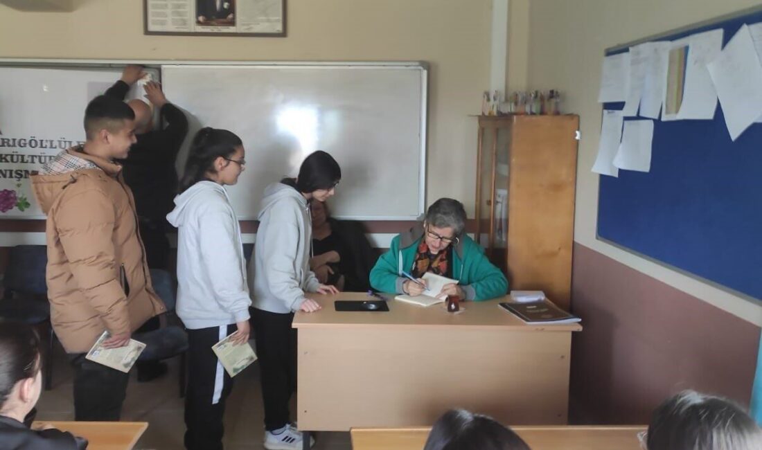 Sarıgöl Ortaokulu’nda “Koca Seyit” Yazarından Öğrencilere Özel Buluşma Manisa'nın Sarıgöl ilçesindeki Bağlıca Halil Duran Ortaokulu'nda, öğrenciler 'Koca Seyit'