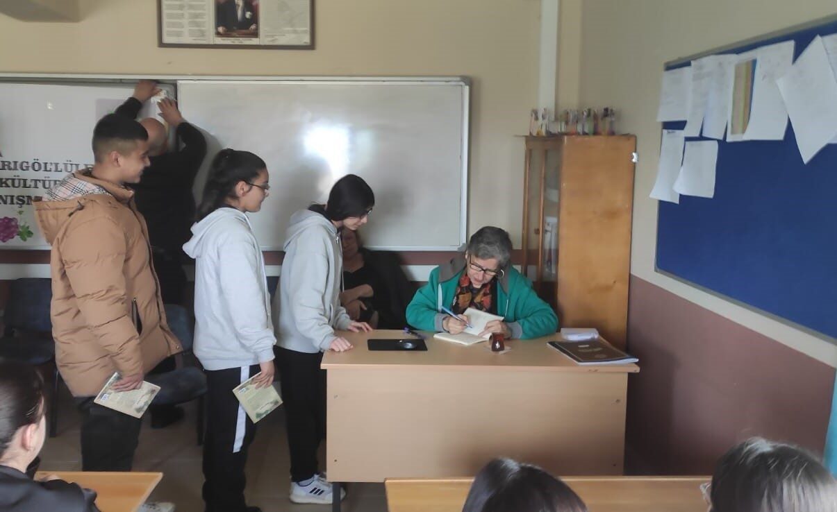 Manisa'nın Sarıgöl ilçesindeki Bağlıca Halil Duran Ortaokulu'nda, öğrenciler 'Koca Seyit'