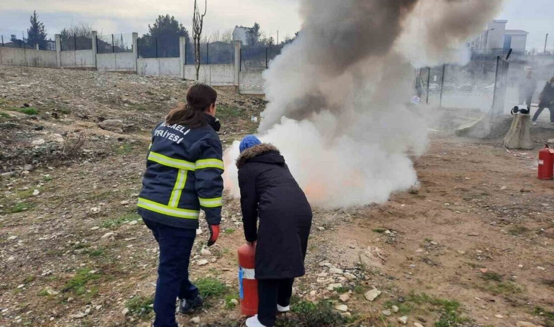 Kocaeli İtfaiyesi, Şehir Hastanesi Çalışanlarına Acil Durum Eğitimi Gerçekleştirdi Kocaeli Büyükşehir Belediyesi İtfaiye Dairesi, Şehir Hastanesi personeline acil durum