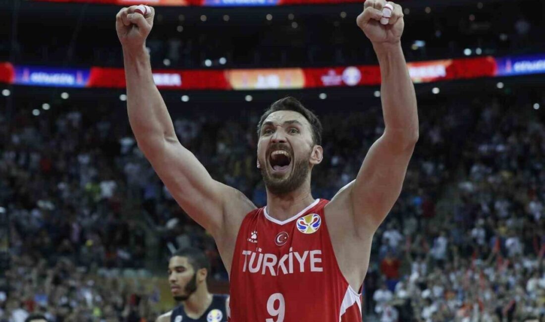 Semih Erden, 38 yaşında basketbol kariyerine son verdiğini sosyal medyada