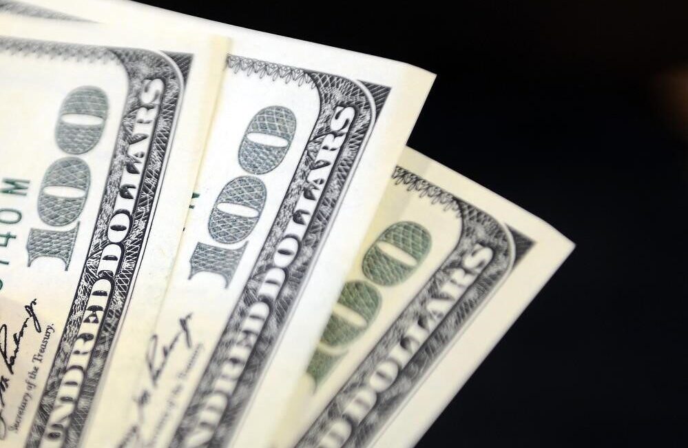 Dolar ve Euro’nun Güncel Fiyatları: Dolar 36,46 TL, Euro 38,29 TL’den İşlem Görüyor Dolar, İstanbul Kapalıçarşı'da 36,4610 liradan işlem görürken, euro 38,2880 liradan