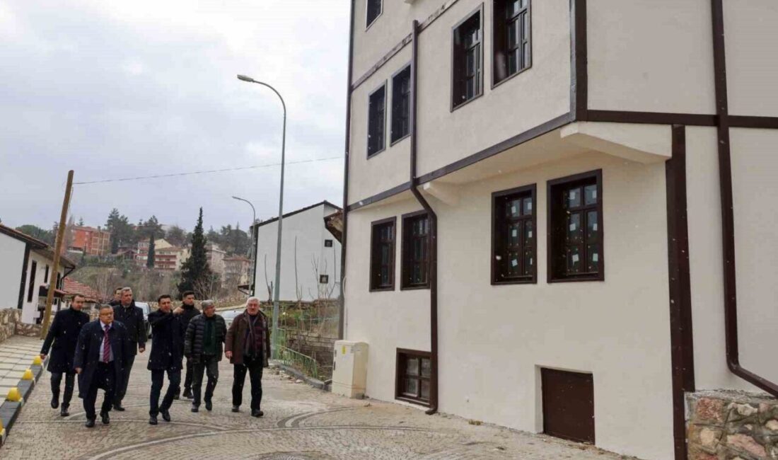 Vali Aygöl’den Şeyh Edebali Havzası’ndaki Turizm Potansiyeline Vurgu Bilecik Valisi Şefik Aygöl, Şeyh Edebali Havzası’ndaki yenileme çalışmalarını inceledi.